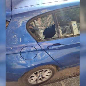 Rompe i finestrini e rovista nelle auto, preso ladro ‘seriale’