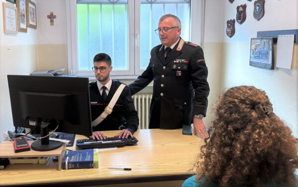 Studentessa confida a insegnante violenze subite dal padre: braccialetto elettronico per 48enne