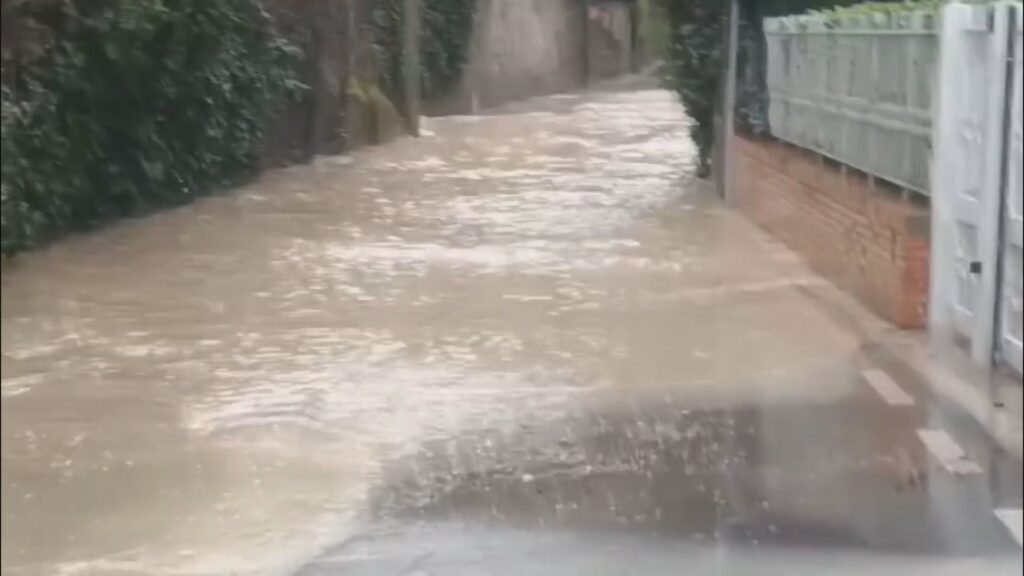 Forti piogge e venti in arrivo, il comune di Bologna apre il Coc