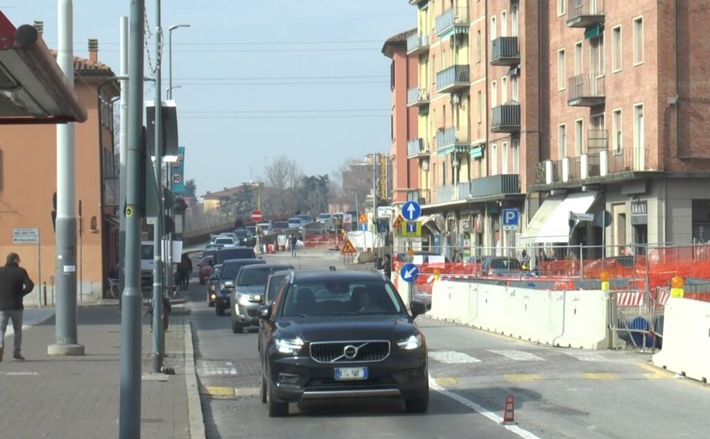 Santa Viola: da metà giugno tornerà il doppio senso di marcia in via Emilia Ponente