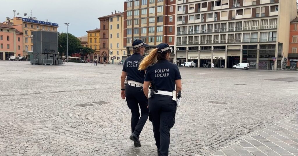 Spaccio in Piazza VIII Agosto a Bologna: due pusher denunciati dalla polizia locale