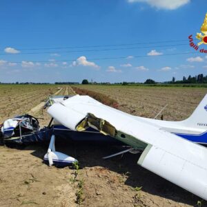 Ultraleggero precipita a San Pietro in Casale, due feriti gravi