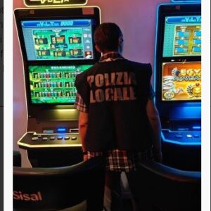 La polizia locale di Bologna ha multato due sale da gioco, verbali per oltre 22mila euro