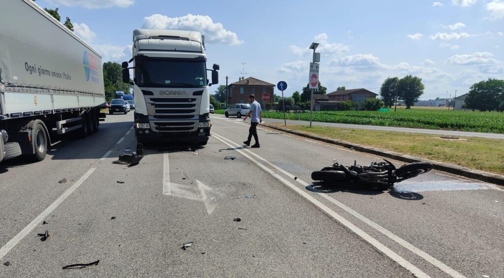Motociclista 23enne grave dopo uno scontro vicino all’Interporto