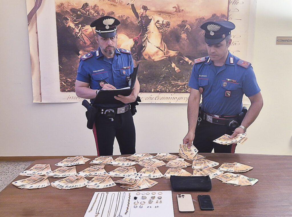 Truffa dei finti carabiniere e avvocato: anziana derubata per oltre 20mila euro. Arrestato 24enne