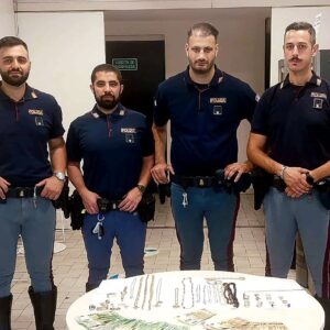 In auto nasconde gioielli e contanti rubati a un’anziana: denunciato