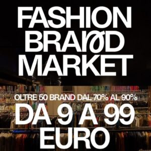 Vestiti a prezzi stracciati a Bologna, Confesercenti e Federmoda attaccano: “Concorrenza sleale”