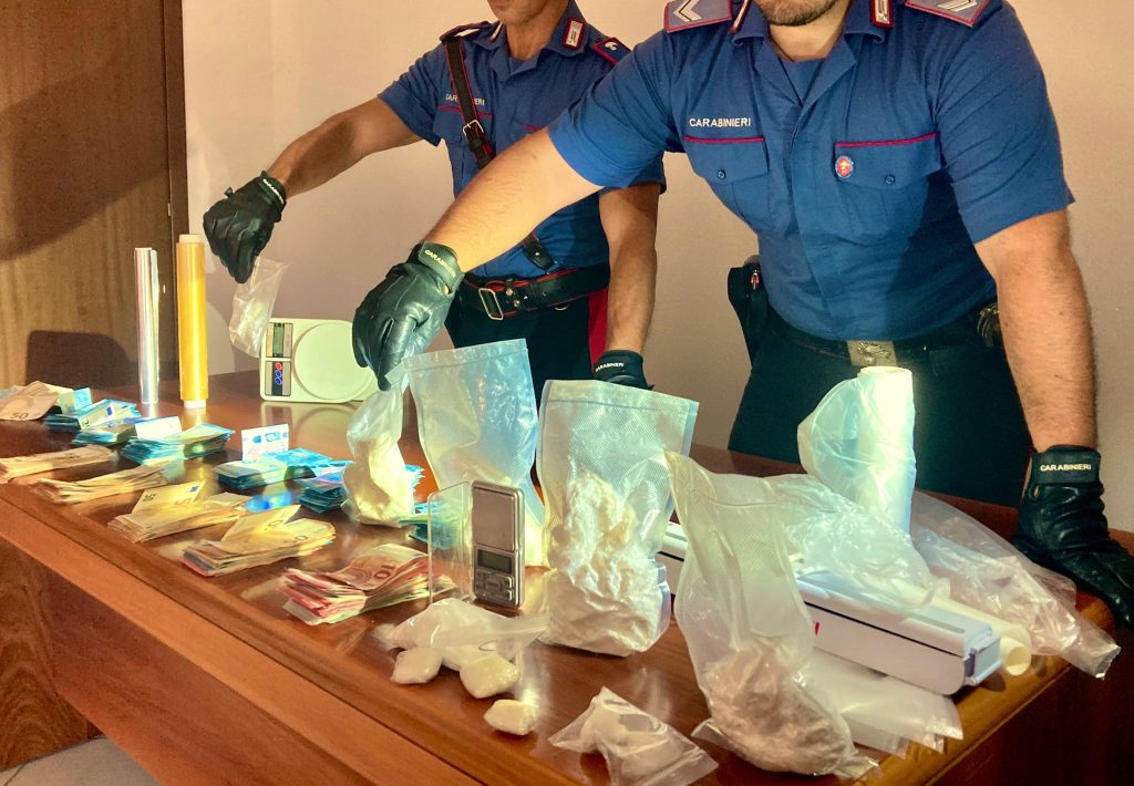 Aveva in casa un kg di cocaina (e altri 5 grammi nelle mutande): arrestato