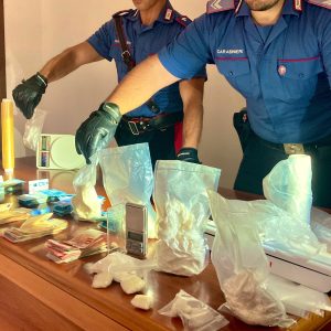 Aveva in casa un kg di cocaina (e altri 5 grammi nelle mutande): arrestato
