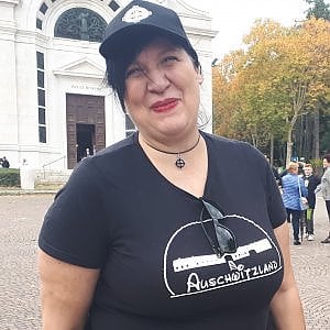Maglietta con la scritta ‘Auschwitzland’: Selene Ticchi assolta “perché il fatto non sussiste”