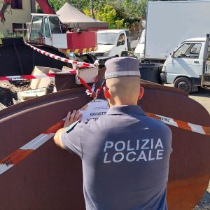 Usa una cisterna come forno per bruciare rifiuti: imprenditore denunciato