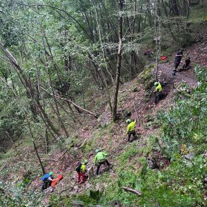 Ciclista cade in una scarpata al Corno alle Scale, interviene in Soccorso Alpino   VIDEO