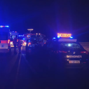 Un 15enne è in gravi condizioni al Maggiore dopo essere stato investito da un furgone