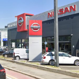 Tenta di rubare alla concessionaria Nissan, ma viene arrestato