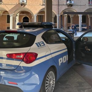 Spacciatore arrestato dalla polizia in Piazza Scaravilli
