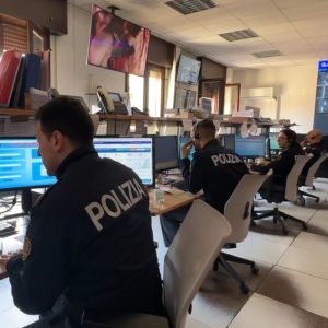 La polizia sventa due tentativi di suicidio