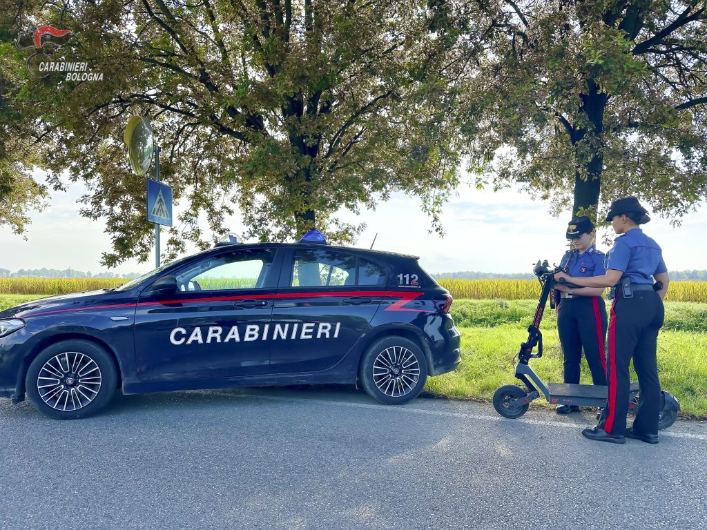 In due sul monopattino senza casco e con un etto di droga, arrestati a Molinella