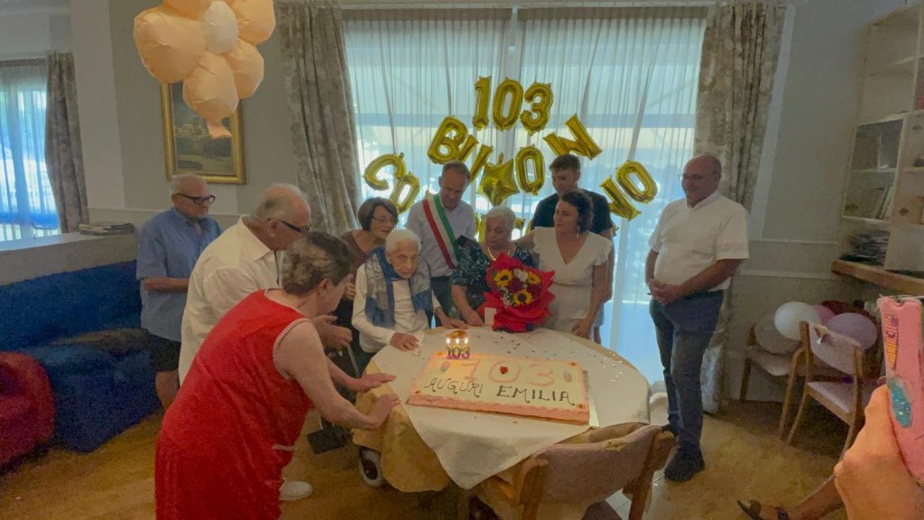 A San Benedetto Val di Sambro grande festa per i 100 anni di Emilia Serra