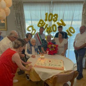 A San Benedetto Val di Sambro grande festa per i 100 anni di Emilia Serra