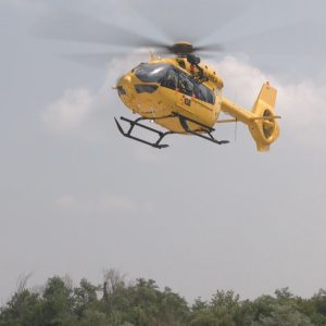 Si schianta contro un suv, grave centauro di 23 anni