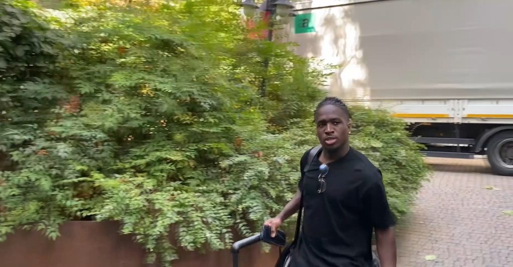 Rowe è rossoblù: ecco le prime immagini del giocatore pagato quasi 20 milioni. Sabato debutto in Campionato