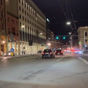 “Hai una sigaretta?” Poi scattano l’aggressione e la rapina