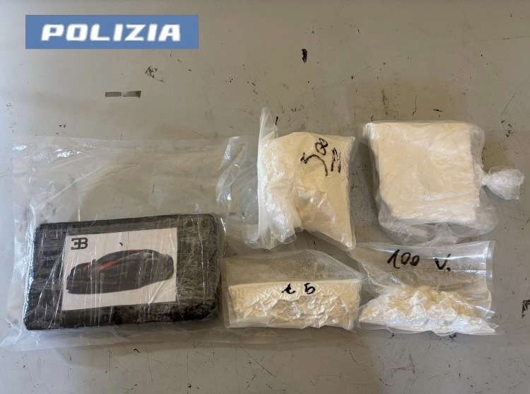 Ha in casa due kg di cocaina e 6.000 euro, 45enne in manette