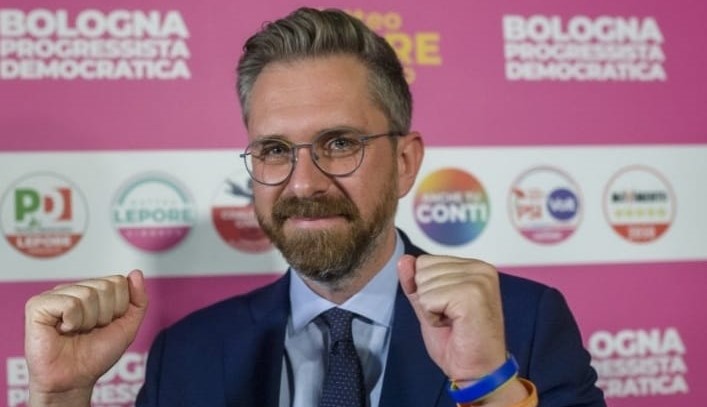 Un flash-sob filorusso contro Lepore