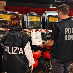 Licenza sospesa per 5 giorni a una sala slot irregolare