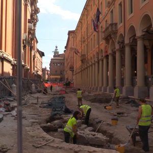 Reperti archeologici in via Indipendenza, via libera al tram dalla Soprintendenza