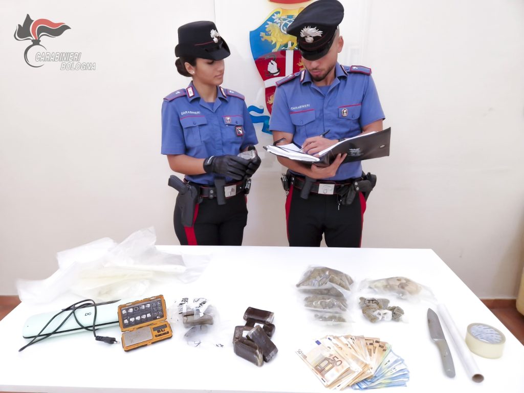 In casa un kg di droga, 31enne nei guai