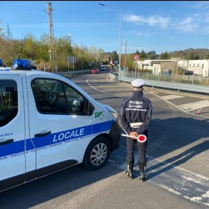 Senza patente, prende quella di un amico e rimane coinvolto in un incidente stradale: denunciato