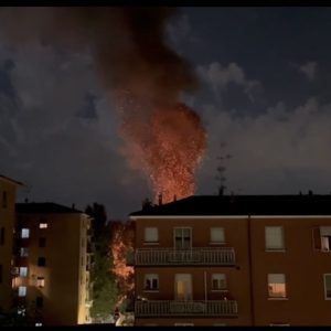 Camper a fuoco, notte di paura in San Donato: la rabbia dei residenti