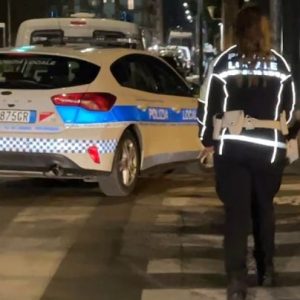 Scippa un braccialetto in centro, la Polizia Locale lo arresta