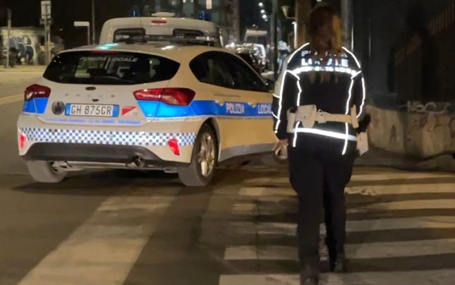 Scippa un braccialetto in centro, la Polizia Locale lo arresta