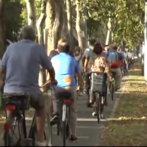 Biciclette, la tangenziale sui viali compie dieci anni e registra record di passaggi