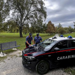 Ragazzino di 14 anni accoltellato in un parco: arrestato un 15enne