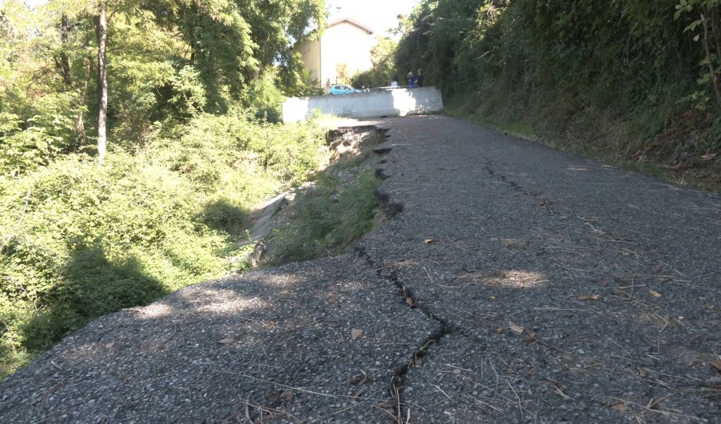 Sasso Marconi, due frane in via Ancognano. I residenti ‘isolati’ chiedono interventi al Comune