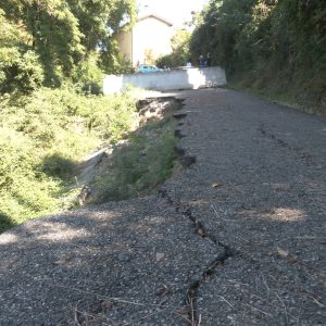 Sasso Marconi, due frane in via Ancognano. I residenti ‘isolati’ chiedono interventi al Comune