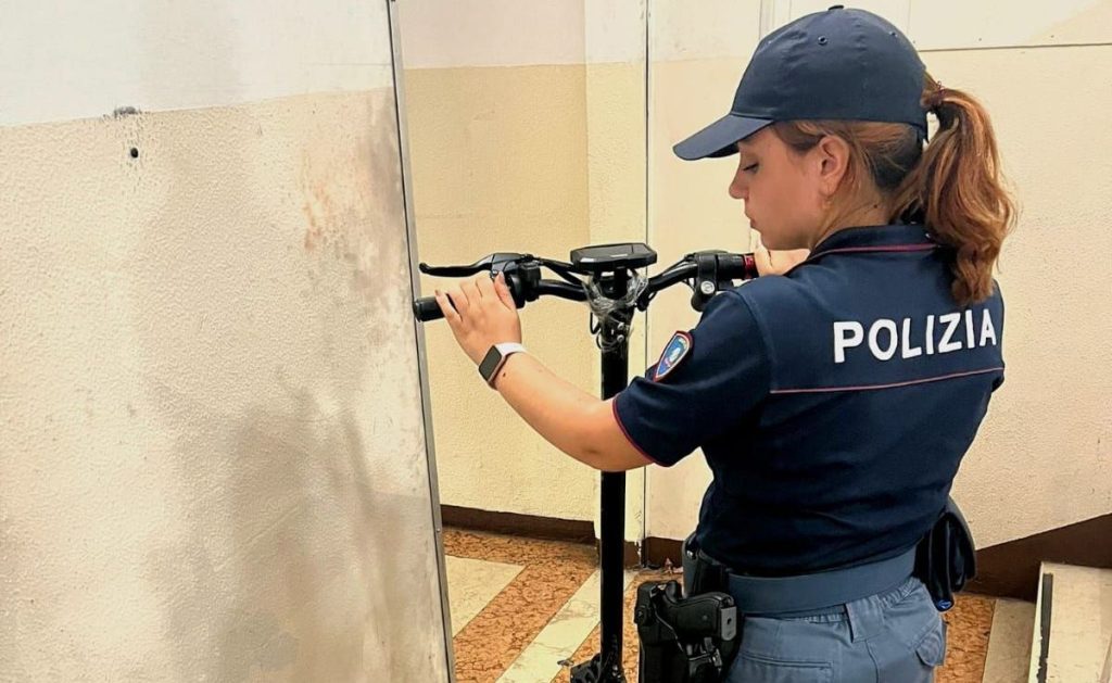Zona universitaria, pusher in monopattino e bici elettrici: tre arresti