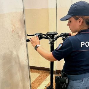 Zona universitaria, pusher in monopattino e bici elettrici: tre arresti