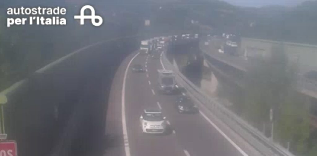 Incendio in galleria in autostrada, chiuso temporaneamente un tratto dell’A1