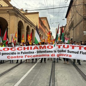 In migliaia a Bologna allo sciopero per Gaza