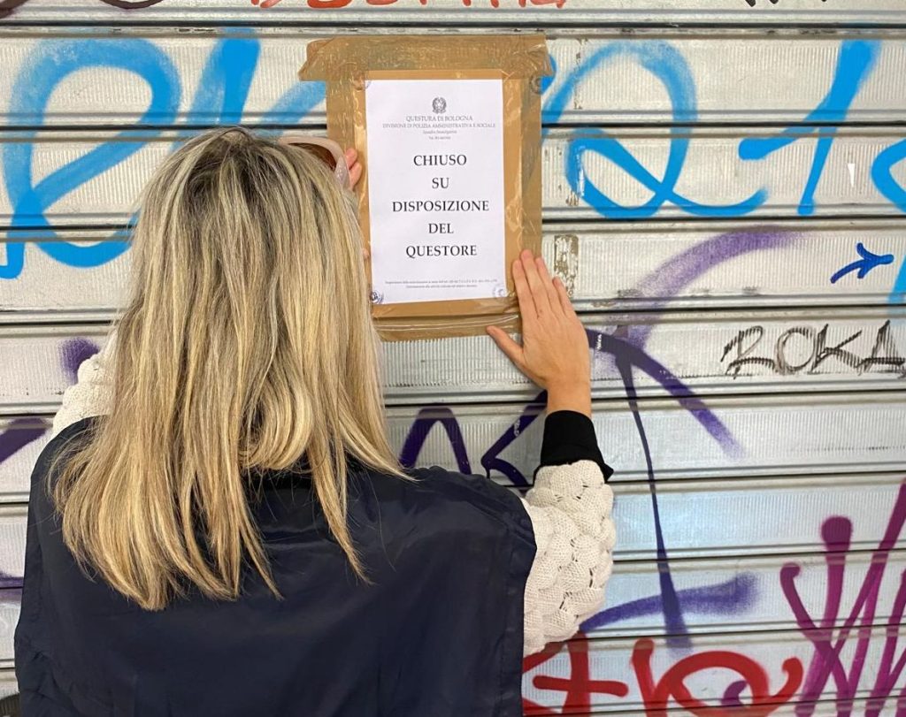 Controlli nei ‘compro oro’: sospesa licenza per 15 giorni ad attività a Bologna