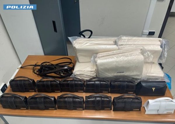 Nasconde borse firmate senza etichette nel bagagliaio dell’auto: denunciato