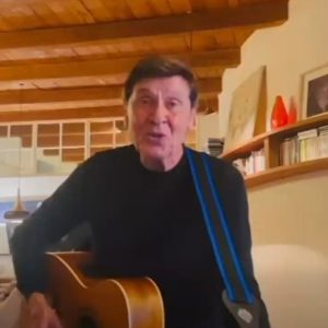 Gianni Morandi torna sui social per annunciare il nuovo tour ed è pioggia di “like”