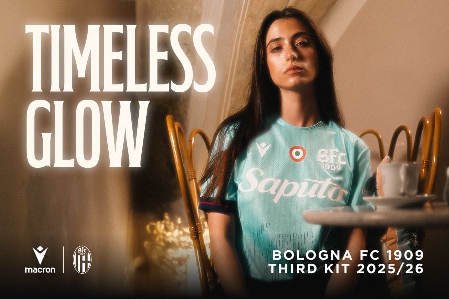 Partitone da Tiffany: ecco la terza maglia azzurra del Bologna con effetto ottico il Nettuno del Giambologna