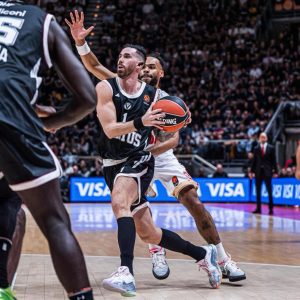 Aggressione a operatore sanitario, rimessi in libertà Vildoza e la moglie. Il giocatore è partito con la squadra