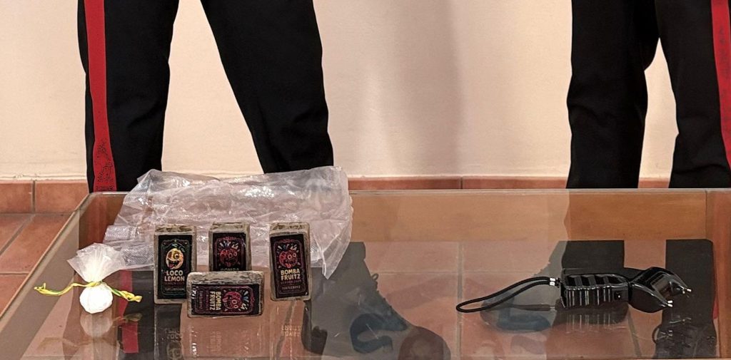 In casa droga e un ‘taser’: 37enne arrestato