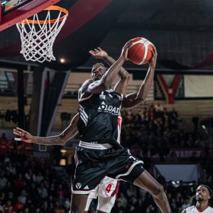 Basket: la Virtus espugna Varese 77-83